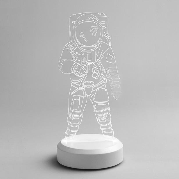  Bylamp AST-01B Astronot Uzay Temalı Pilli Pleksi Masa Lambası - Beyaz - 18 cm